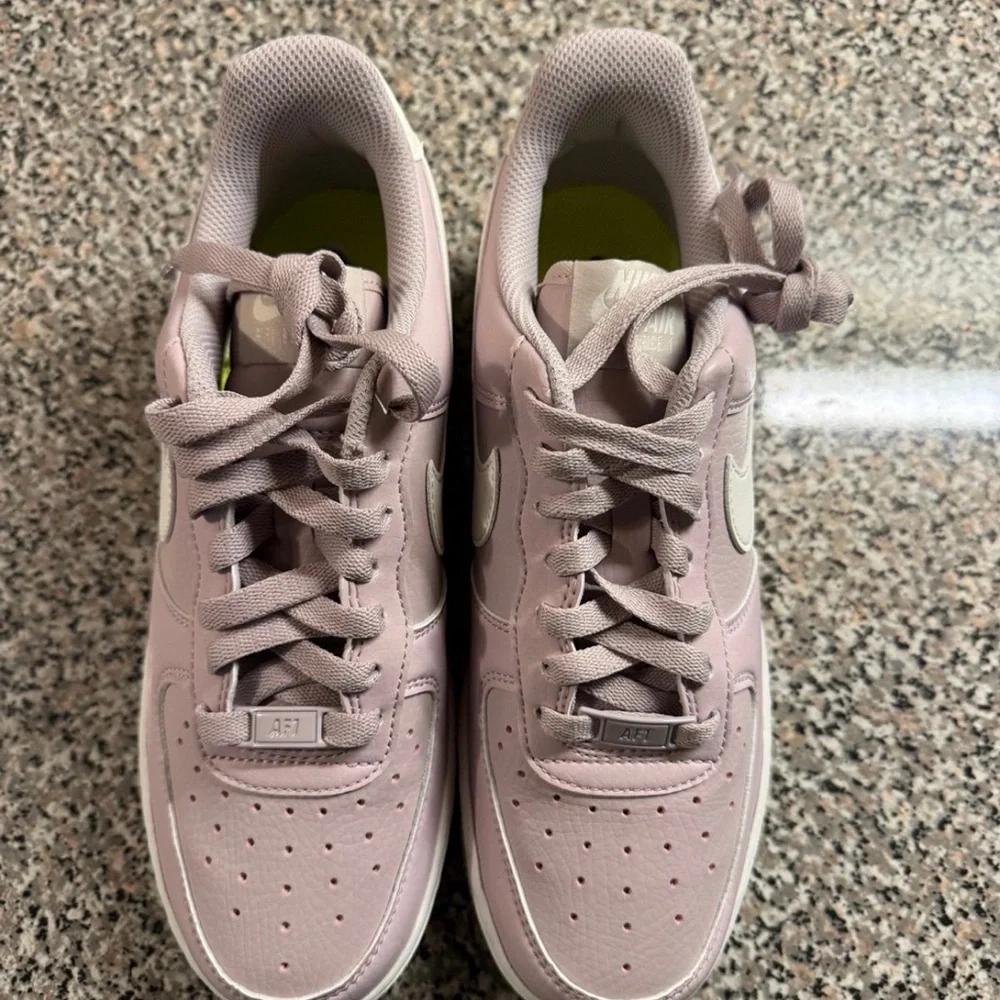 Women's Nike Air Force 1 '07 Platinum Violet Sail DV3808 001 Purple White Sizes - Picture 5 of 9